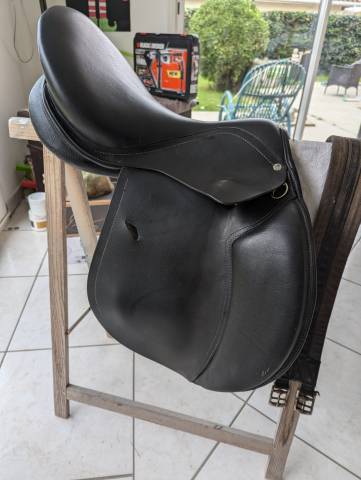 Selle cuir 17,5