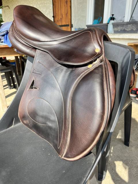 Selle cuir 17 pouces 