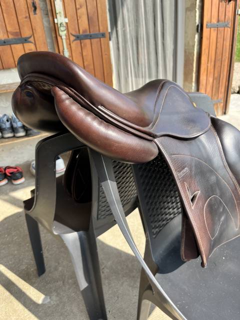 Selle cuir 17 pouces 