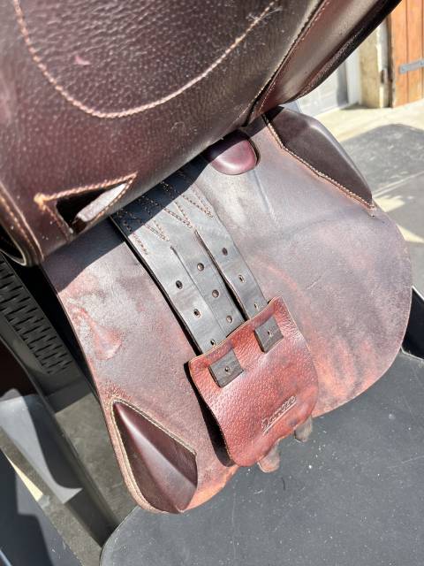 Selle cuir 17 pouces 