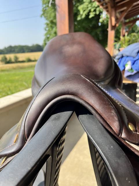 Selle cuir 17 pouces 