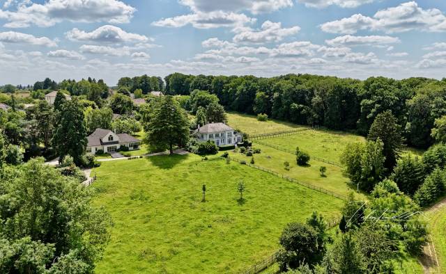 PROPRIÉTÉ REUNISSANT DEUX MAISONS AVEC VUE PANORAMIQUE SUR 3,8