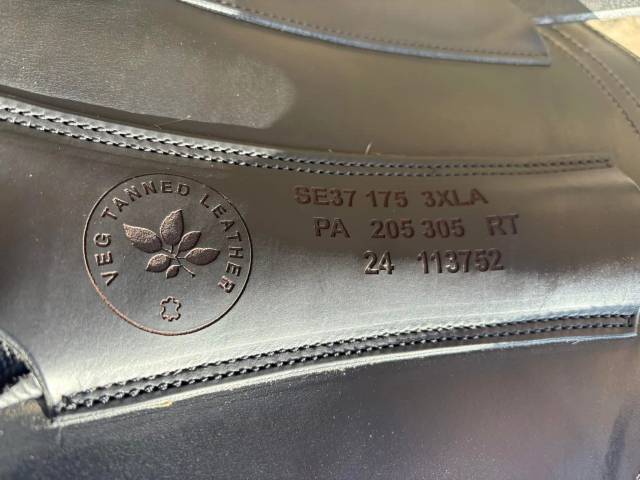 Selle de dressage CWD à vendre – Année 2024 – Taille 17