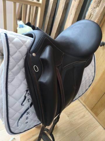 Selle de dressage Devoucoux