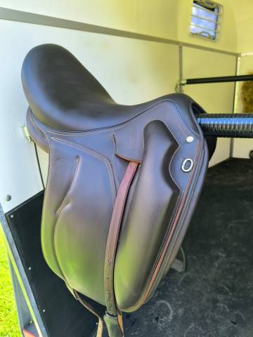 Selle de dressage Devoucoux