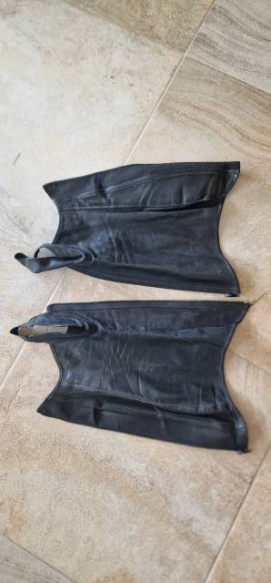 Guêtres en cuir noir