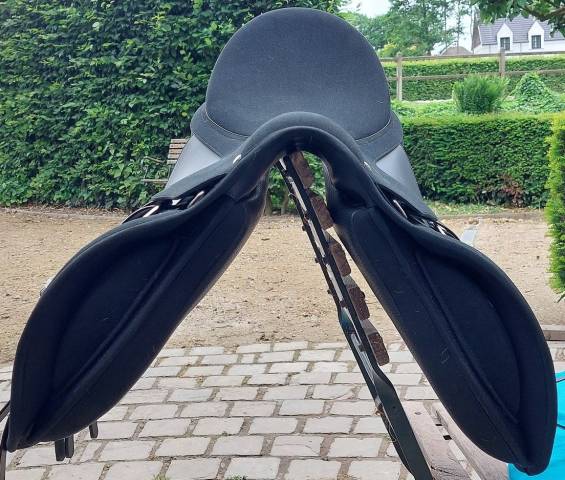 Selle Equitation synthétique Wintec 2000 mixte 18" neuv