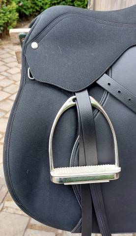 Selle Equitation synthétique Wintec 2000 mixte 18" neuv