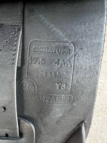 SELLE ANTARES SIGNATURE OBSTACLE 17,5" NOIRE DE 2024