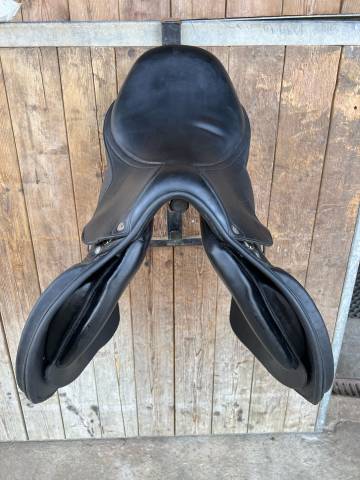 SELLE ANTARES SIGNATURE OBSTACLE 17,5" NOIRE DE 2024