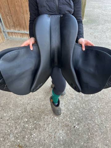 SELLE ANTARES SIGNATURE OBSTACLE 17,5" NOIRE DE 2024