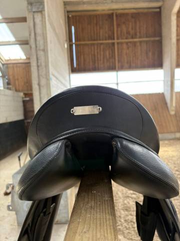 Selle de dressage 