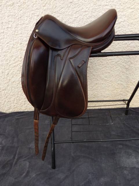 Selle Dressage Devoucoux Makila 17' Petit prix 