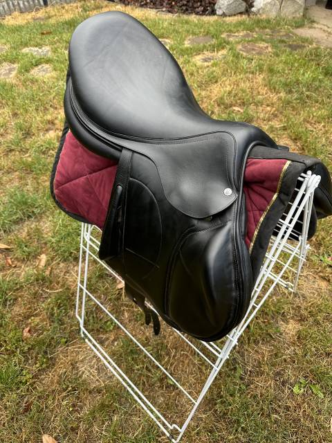 Selle Arion C2 17.5” – 2024 – Très bon état