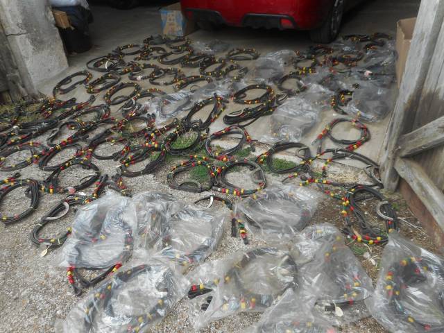 92 pièces équitations lot rênes faire prix   