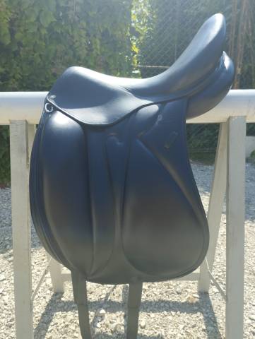 Selle de dressage devoucoux Malika 