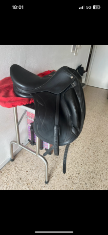 Selle de dressage 