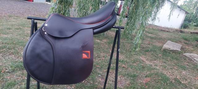 Selle Childeric modèle FLP 18 pouces 