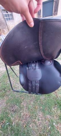 Selle Childeric modèle FLP 18 pouces 