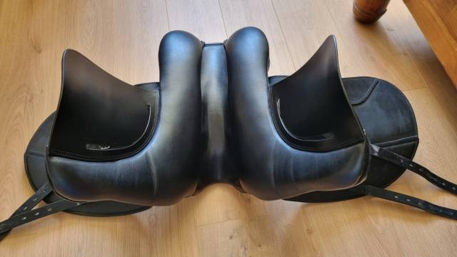 Selle Dressage Stubben Euphoria 17.5