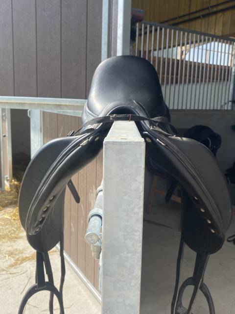 Selle de dressage noir 17.5 Antares 