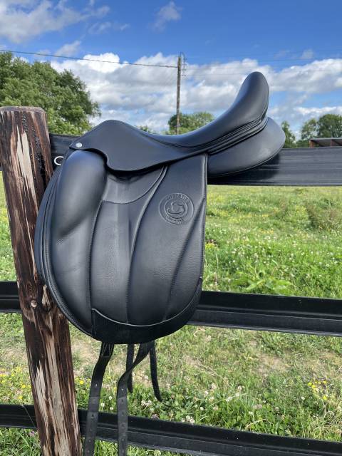 SELLE DE DRESSAGE FORESTIER