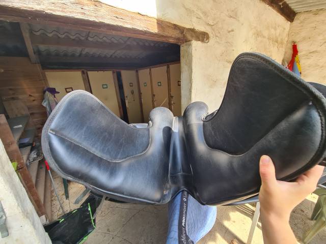 Selle thorowgood dressage haut garrot 17,5"