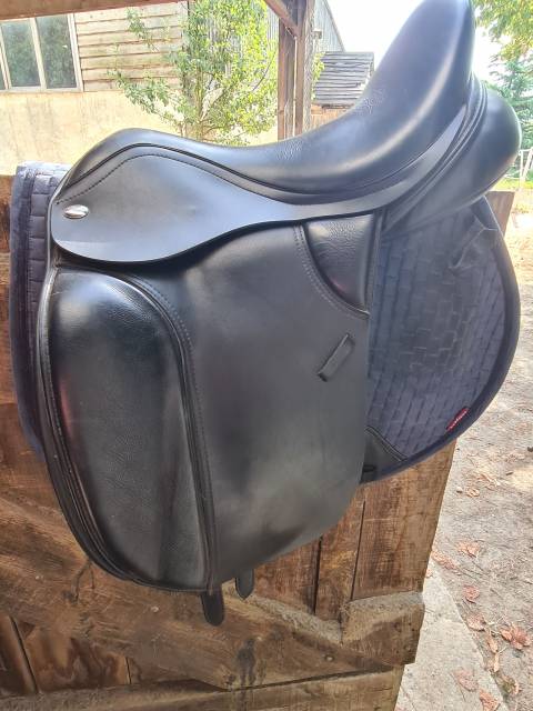 Selle thorowgood dressage haut garrot 17,5"