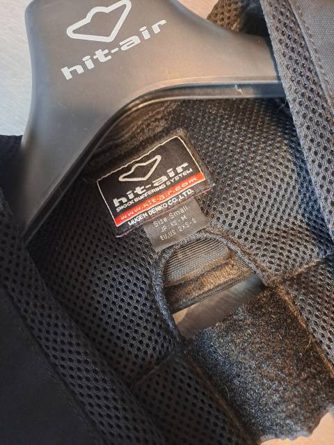 Gilet air bag hit air