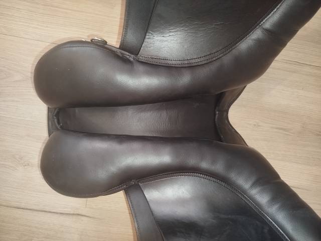 Selle mixte cuir 17,5"