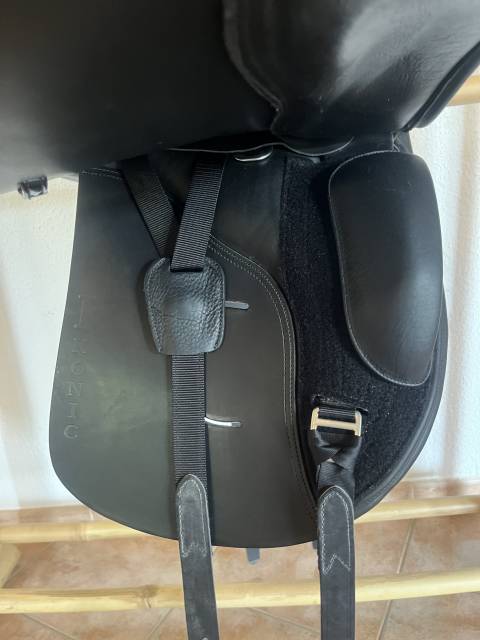Selle de dressage Ikonic double quartier Evolution 