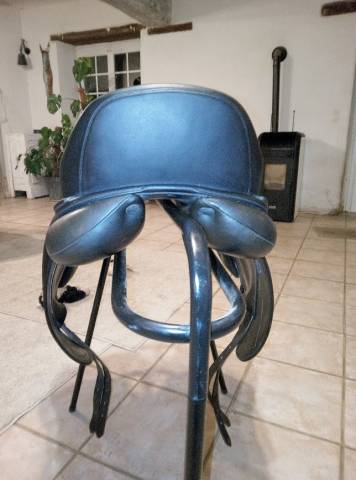 Selle dressage 17" Ikonic cuir luxe etat impeccable 