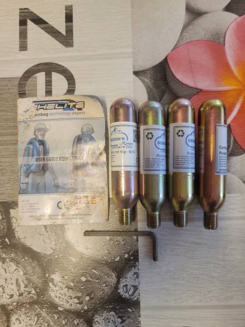 Gilet air bag Helite et 4 cartouches
