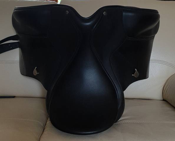 Selle Bates en cuir noire Isabell Cair