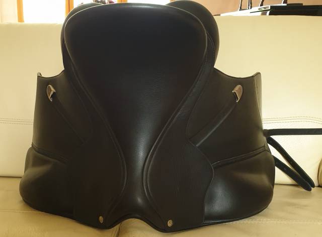 Selle Bates en cuir noire Isabell Cair