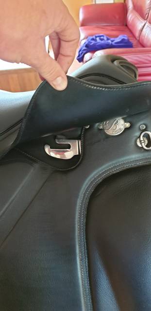 Selle Bates en cuir noire Isabell Cair