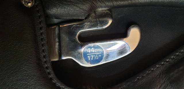 Selle Bates en cuir noire Isabell Cair