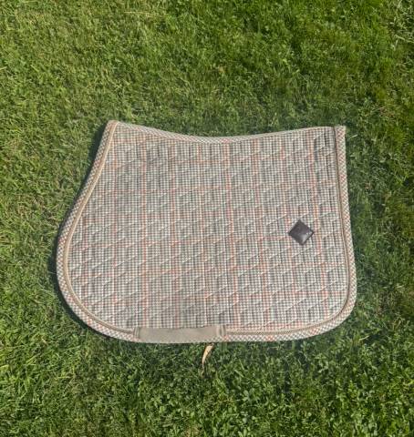 Tapis Kentucky pied-de-poule &ndash; &Eacute;dition chic