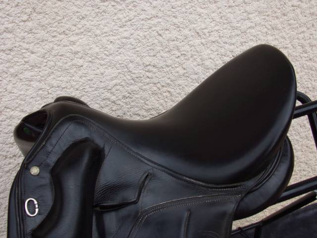 Selle Dressage Devoucoux Mendia 17' petit prix 