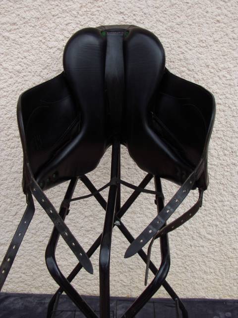 Selle Dressage Devoucoux Mendia 17' petit prix 