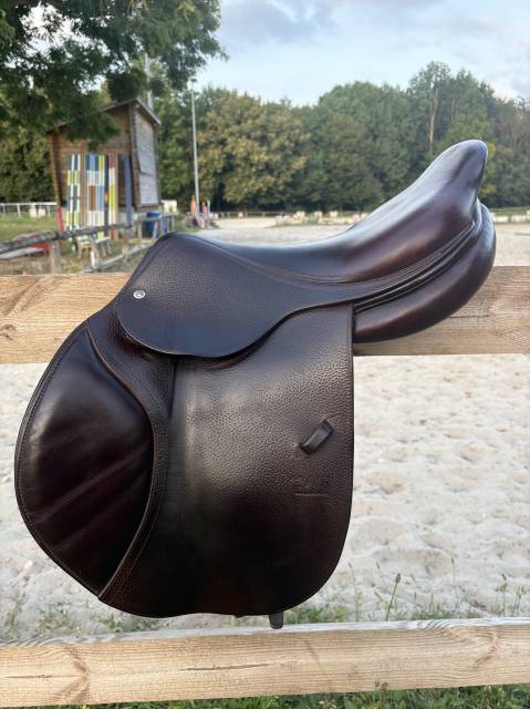 Selle CWD SE02 – 17,5 – Quartiers 2C – très bon état