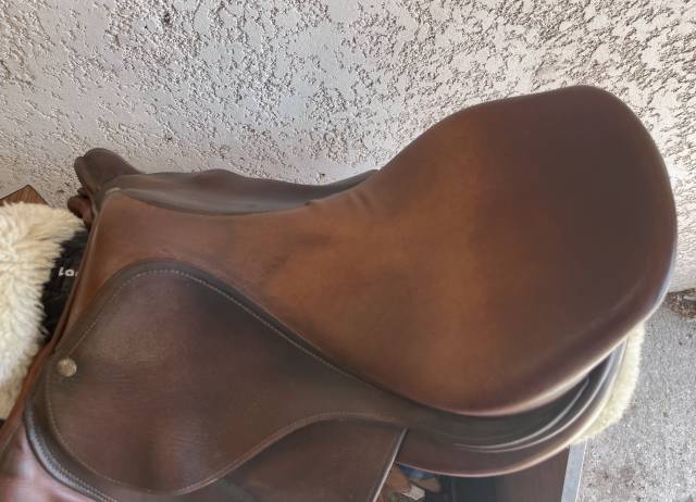 Selle Delgrange taille 17 