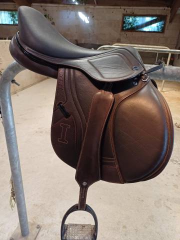selle Ikonic