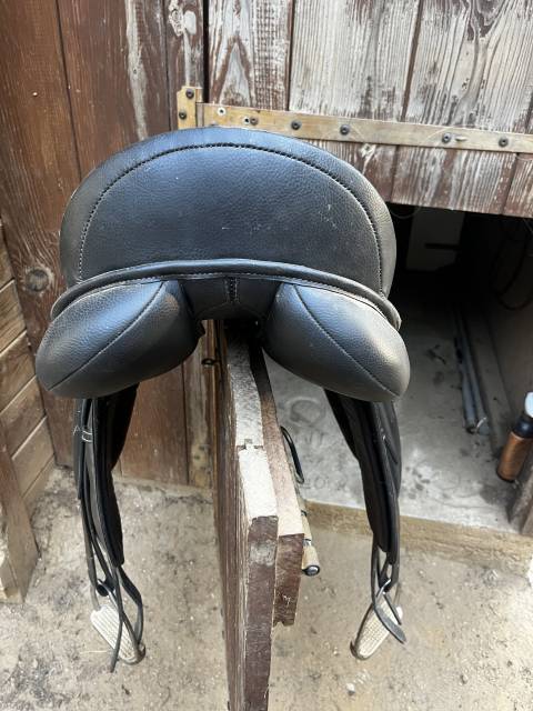 Selle Dressage Waldhausen 17,5