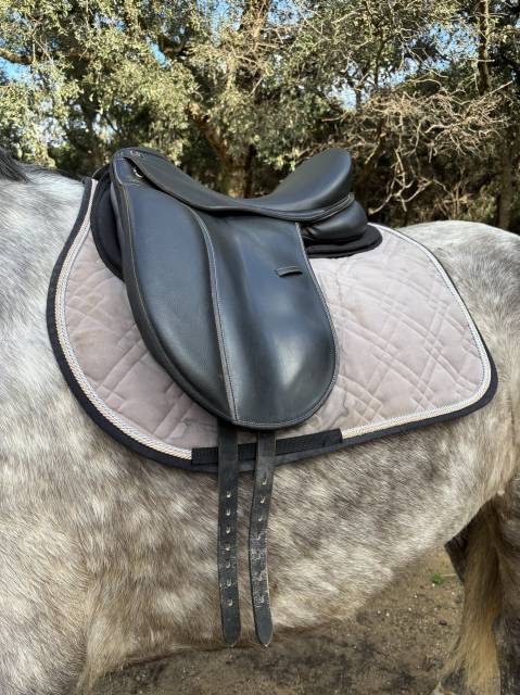Selle Dressage Waldhausen 17,5