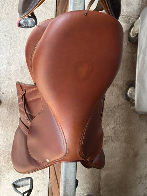 Selle semi plate 17,5 Butet début 2025