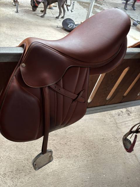 Selle semi plate 17,5 Butet début 2025