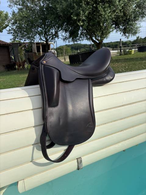 Selle Aulion dressage  17 pouces marron 