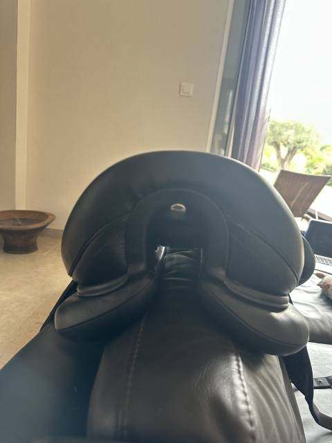 Selle de dressage Devoucoux Makila Harmonie S taille 17