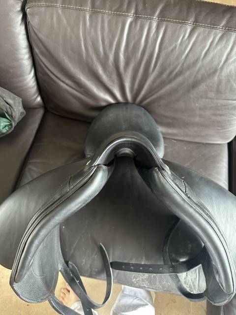 Selle de dressage Devoucoux Makila Harmonie S taille 17